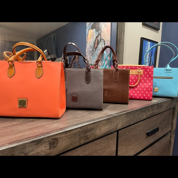 Meet your Posher, Jessica - Picture 2 of 9